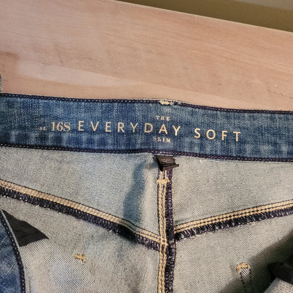 WHBM Curvy Slim Jeans, Like New - Picture 7 of 9